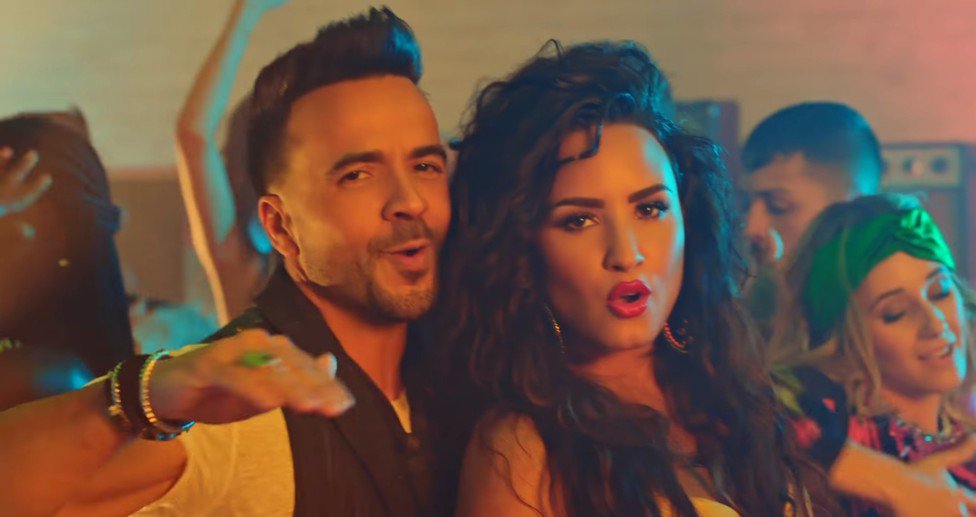 centralnewsmx's tweet photo. Universal Music anuncia el lanzamiento de ‘Not On You’ de @LuisFonsi y @ddlovato, versión en inglés de su éxito ‘Échame la culpa’. https://t.co/GPzmukBoy6 https://t.co/dn82FxdQsw