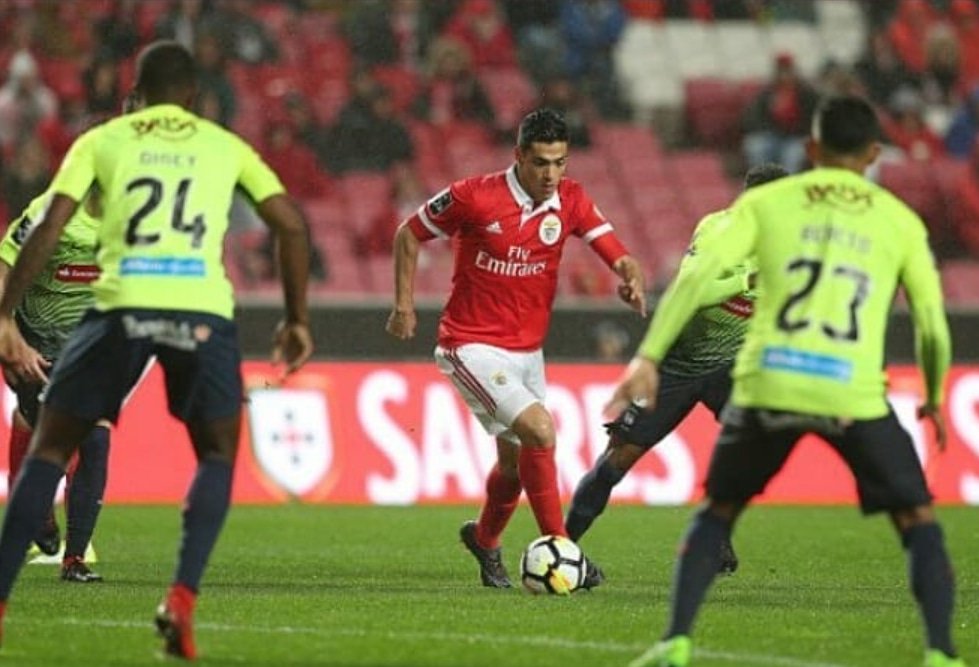 Raul_Jimenez9's tweet photo. Podrás tener mil obstáculos, pero depende solamente de ti superarlos. #RJ9 💪⚽️ https://t.co/RBVp2gHVFM