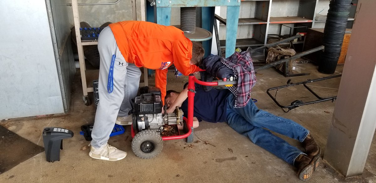 ElizCMiegel's tweet photo. Some great hands on learning going on in Ag Mech Tech today! #TRHSFFA #WeAreTR18 #SmallEngines #LearningByDoing #TeachAg https://t.co/t4timzKUPQ