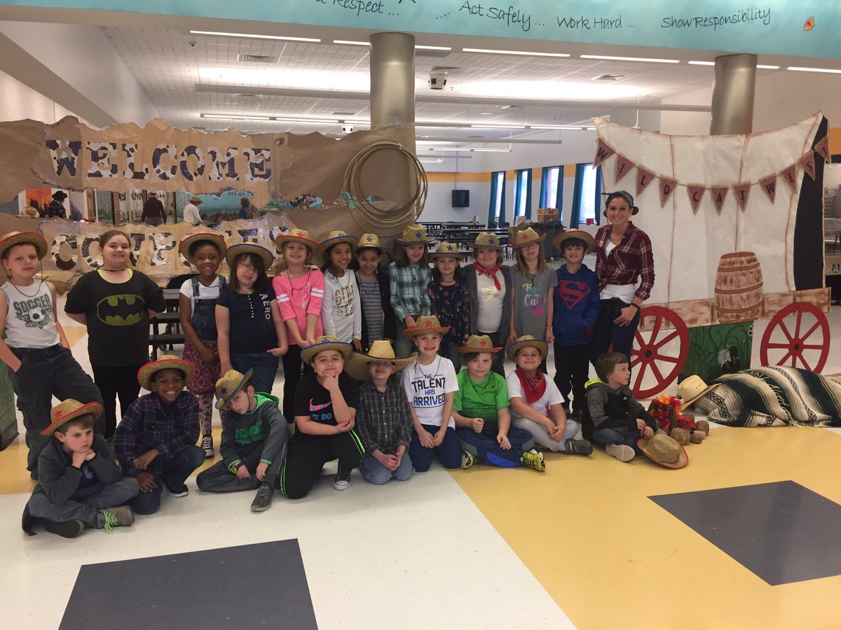 PlumbCaitlin's tweet photo. We've had a lot of fun in the Wildcat West today!!!!! @Satothaburr #plumb2nd #WildcatWest https://t.co/tZUXqzWQvG