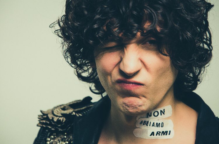 MetaErmal's tweet photo. Buonanotte belli miei. Pace e bene a tutti! 💛 https://t.co/FYV2QVJeaN