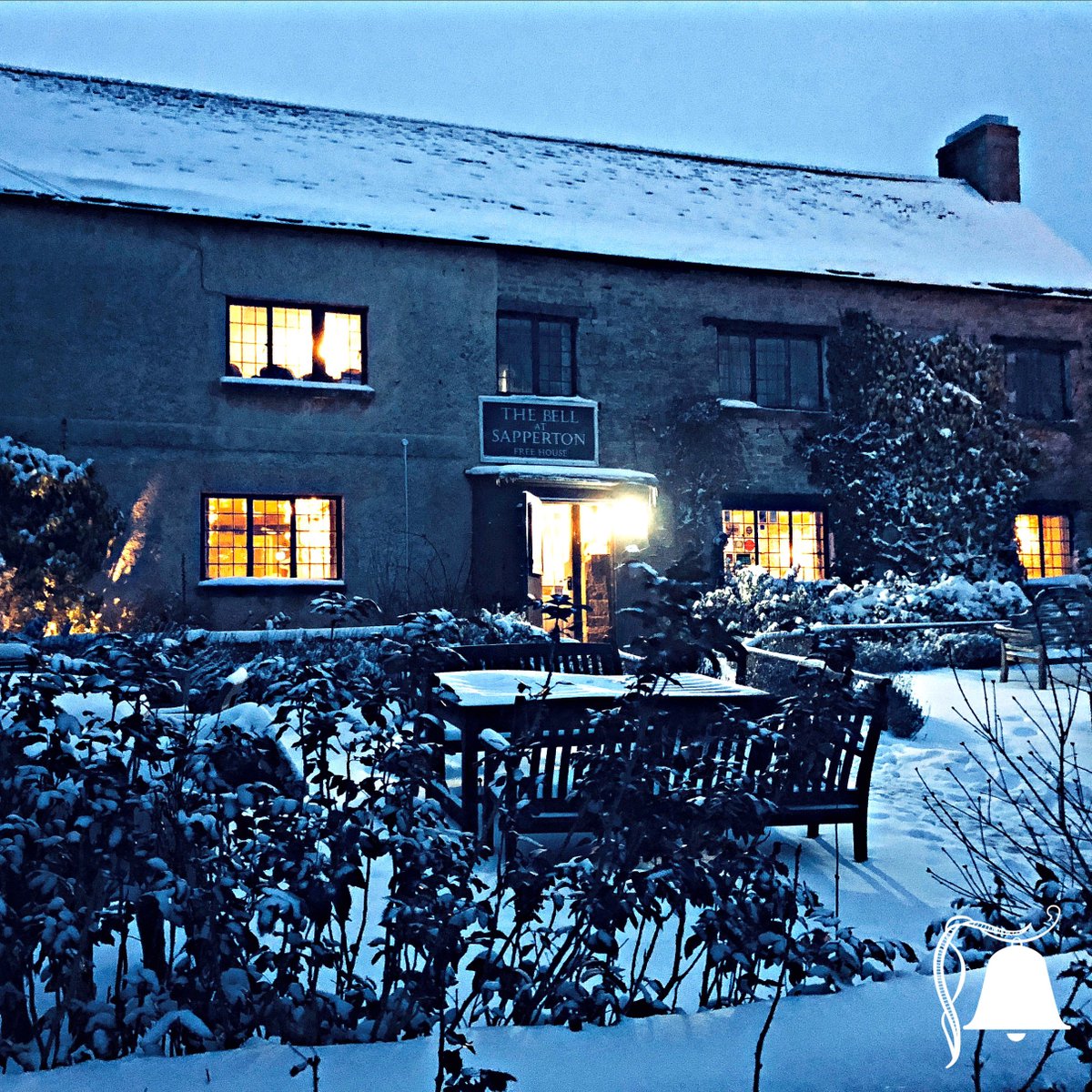 bellsapperton's tweet photo. We’ve captured some amazing  📸 this winter that’s for sure, we hope you like them as much as we do 🤔#snow #snowscene #snowypub #winterpics #winterpub #openfire #warmwelcome #beersandwine #homecooked #food https://t.co/dblkECCwhC