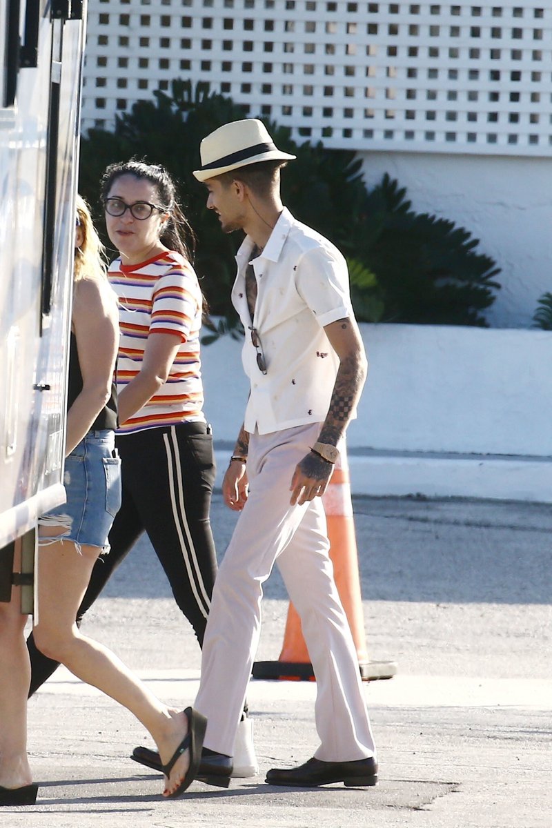 zjmitalia's tweet photo. Zayn a Miami mentre filmava un nuovo video musicale 👀 https://t.co/PKK7JKPh9n