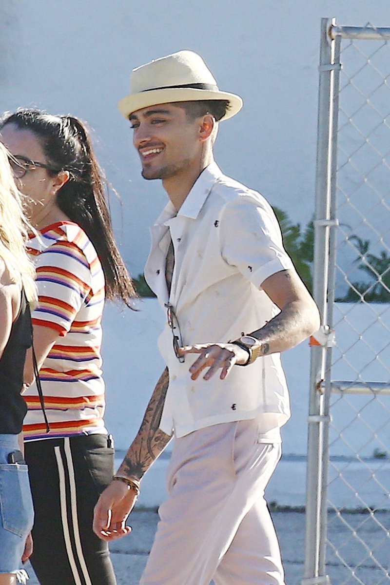 zjmitalia's tweet photo. Zayn a Miami mentre filmava un nuovo video musicale 👀 https://t.co/PKK7JKPh9n