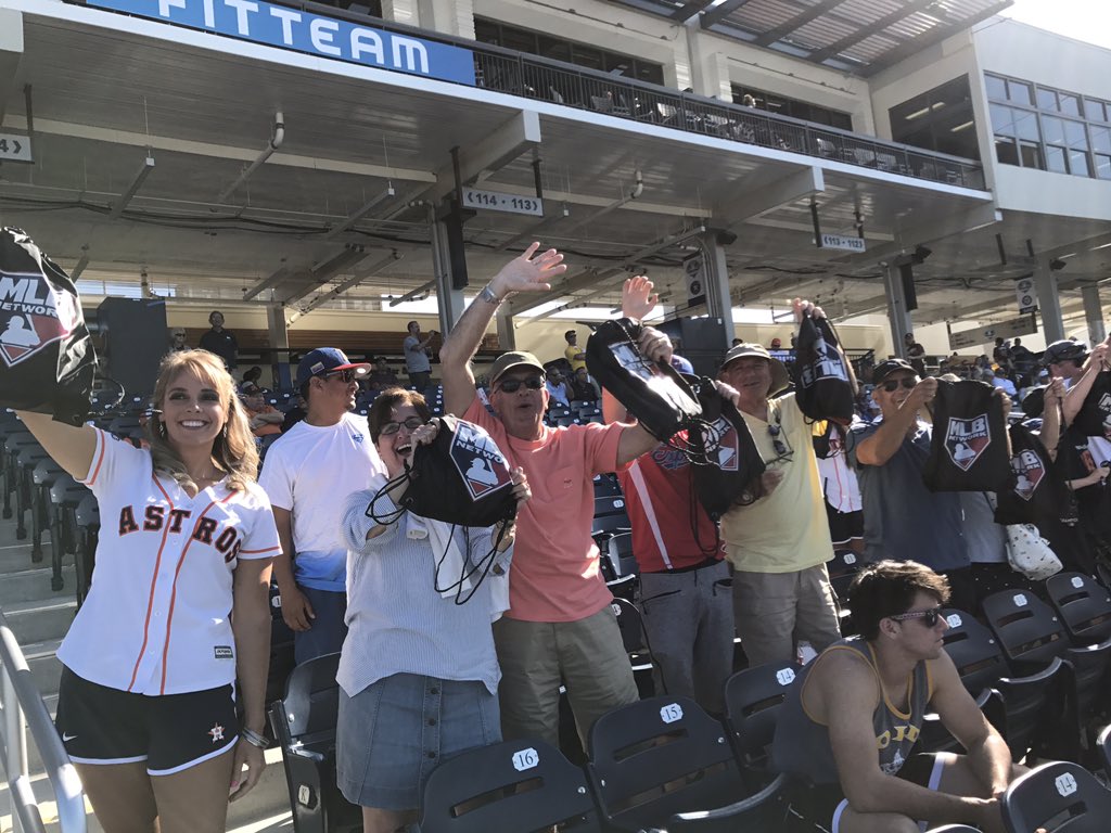 Nattyy_joanne's tweet photo. #FITTEAMBallpark @MLB #luckyrow!! @BPPalmBeaches https://t.co/Ndn9JsUJbf