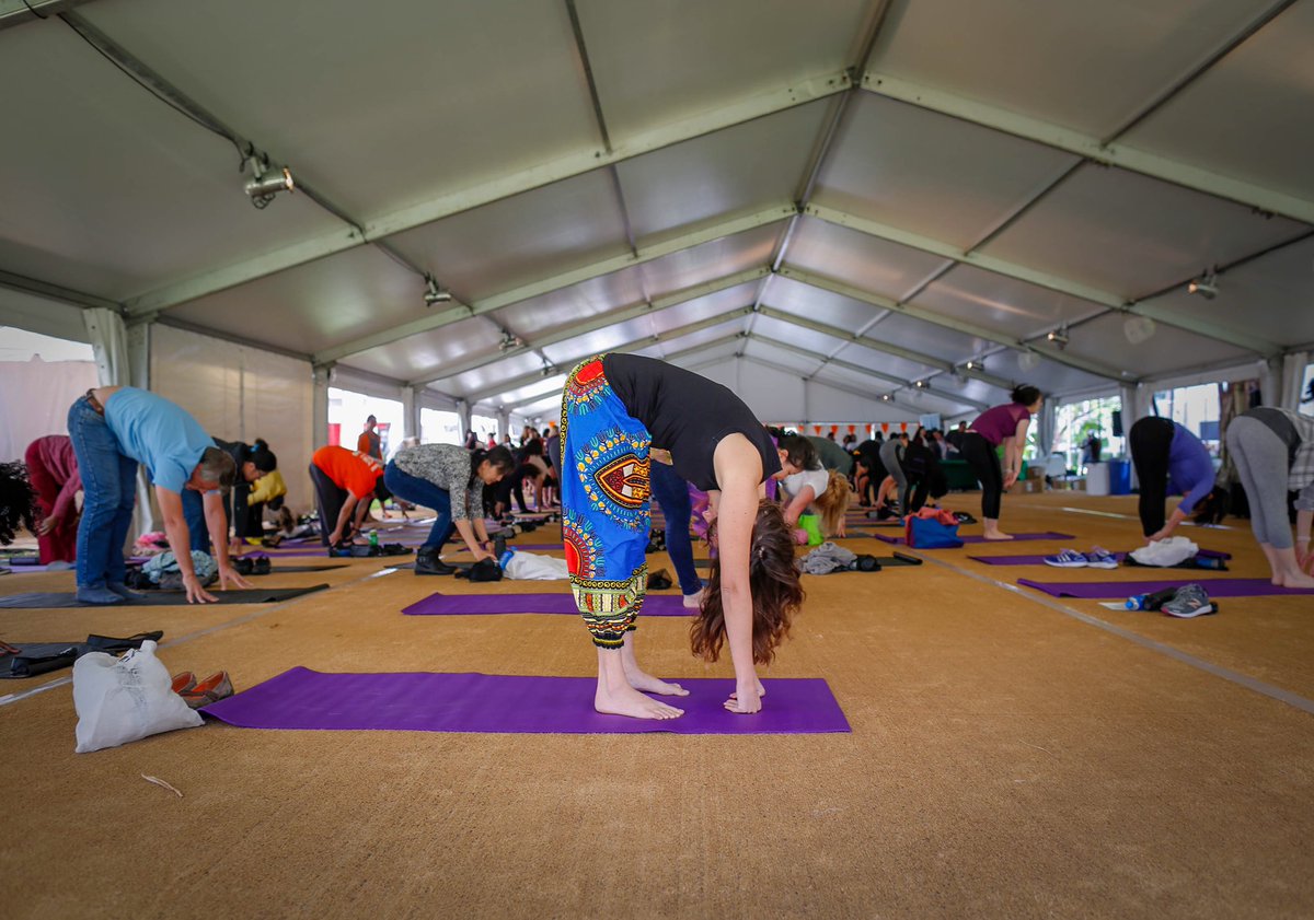 LifeAt_TheU's tweet photo. Faculty and Staff Appreciation and Well-Being Week kicked off today with yoga on the Quad. Stay tuned all week for live event coverage! #insideum ππ» https://t.co/w84gdHpZ8T