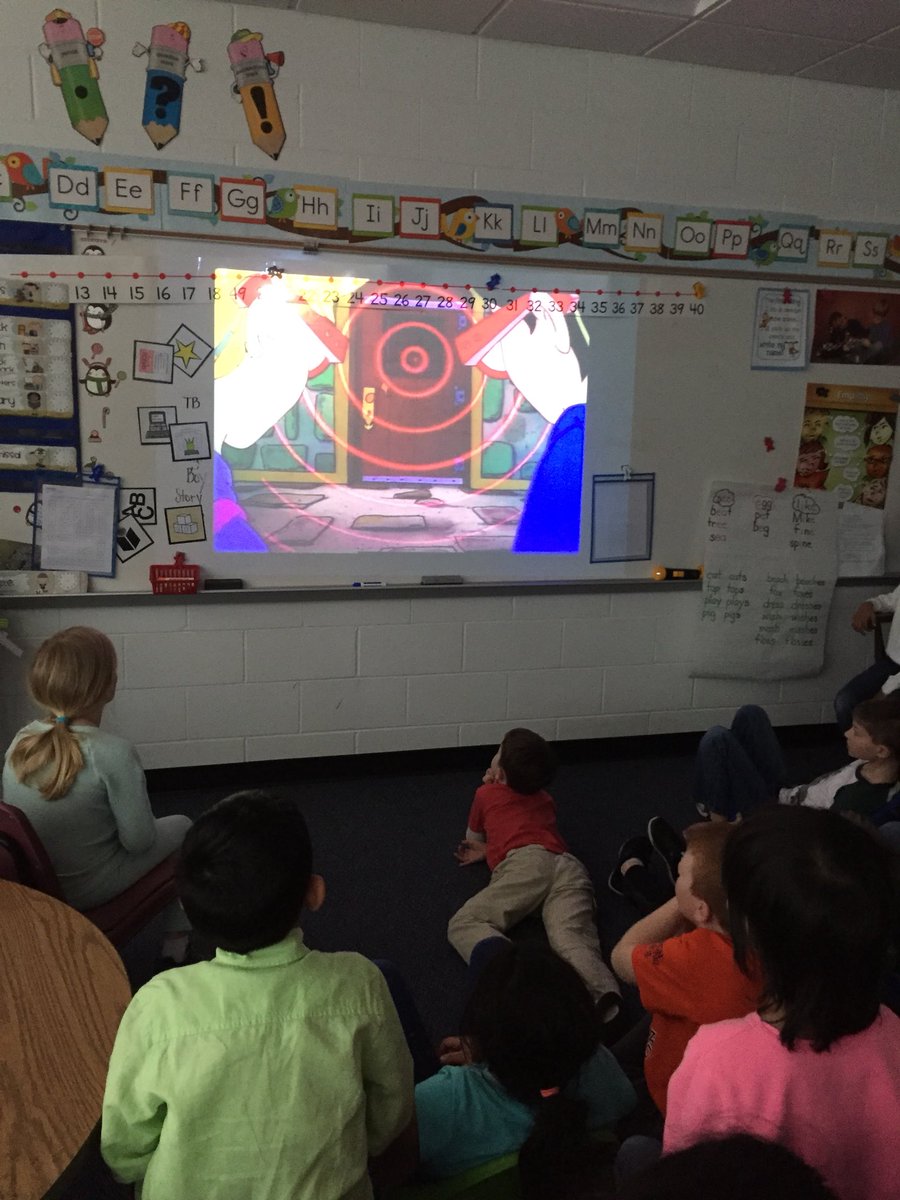 1mrsbedingfield's tweet photo. Reviewing how sound travels in waves with @MagicSchoolBus In the Haunted House #ivyhillleague #learningaboutsound #vibrations https://t.co/bxeJSTIoBa