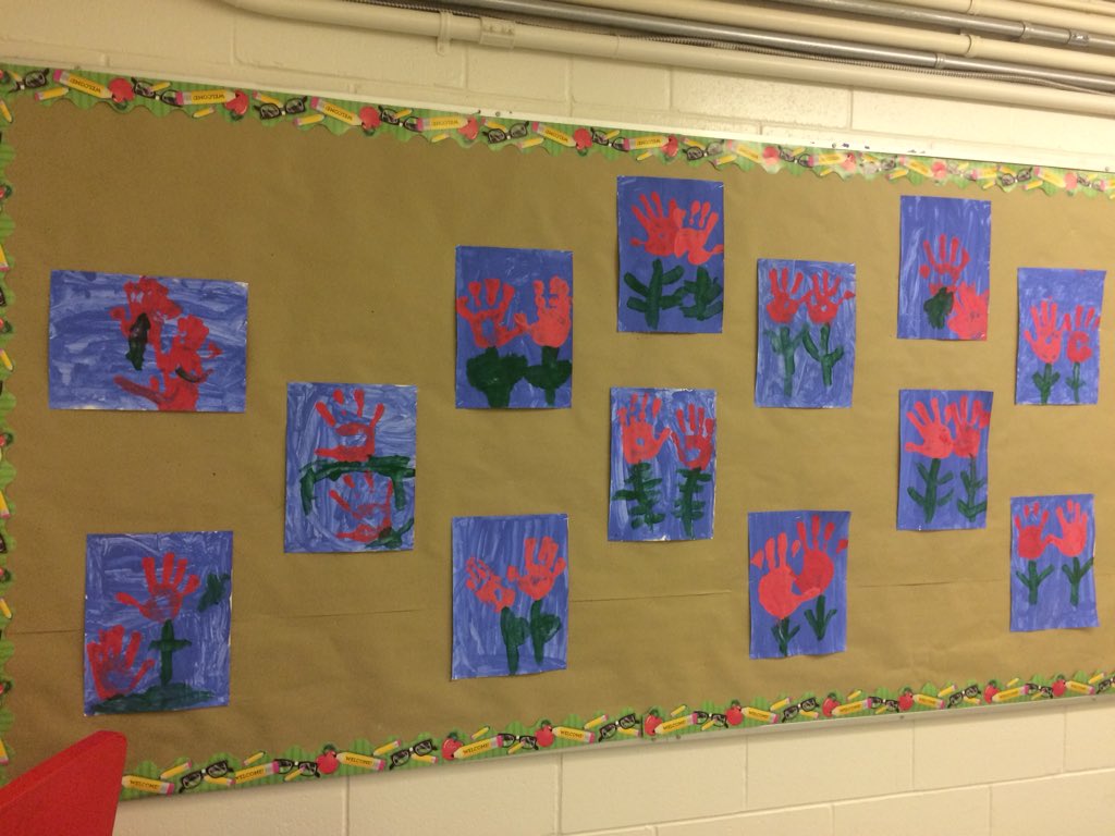 IrvineSD43PAC's tweet photo. Hands up if you like these bright spring flowers from Mrs Thacker’s kindergarten students! 🌷✋🌷✋ #IrvineProject https://t.co/QRO1Z9z2LJ
