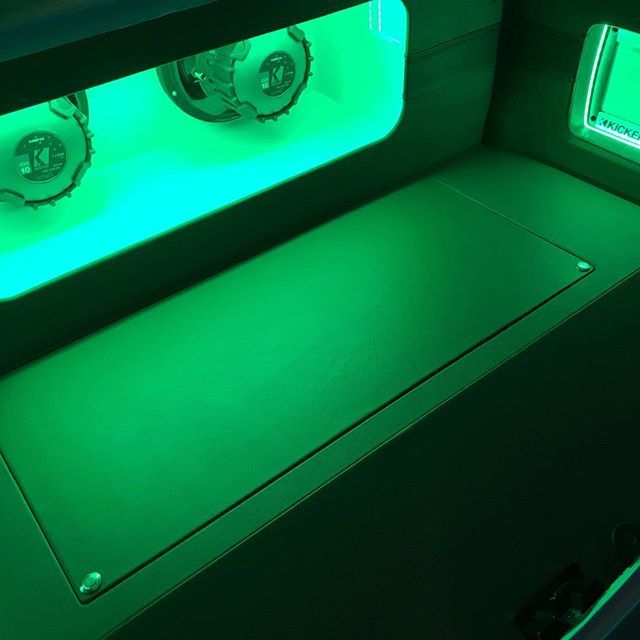 KICKERaudio's tweet photo. #FueledGarage made this clean trunk setup for a ‘56 Chevy. #quiklatch #56chevy #tri5chevy #trifivechevy #customaudio #kickeraudio #hotrods #garagebuilt #livinloud https://t.co/z1ORidPaNh https://t.co/54W1w8feQT