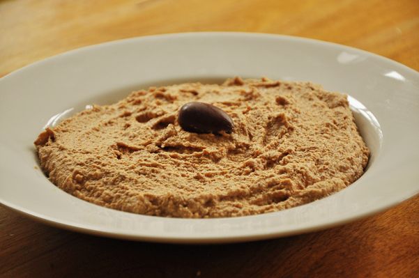 Living_Lou's tweet photo. Make this homemade spicy olive hummus and enjoy with crackers and veggies! 

Recipe uses chickpeas, Kalamata olives, tahini, lemon, paprika, cumin, garlic + cayenne. Here’s the full recipe -> https://t.co/TCVpXmLbqm
#olives #hummus #dip https://t.co/EnLq0WG5kn