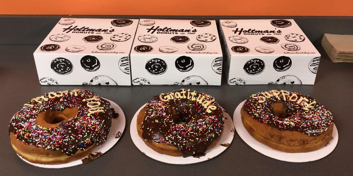 MakeItFlooid's tweet photo. We have such a strong sense of community and never leave an employee behind. Today, a member of our team demonstrated gratitude for our support by bringing in donut cakes from @HoltmansDonuts! #LifeAtPCMS #Thankful #MondayMotivation https://t.co/GkrwS6W8RC