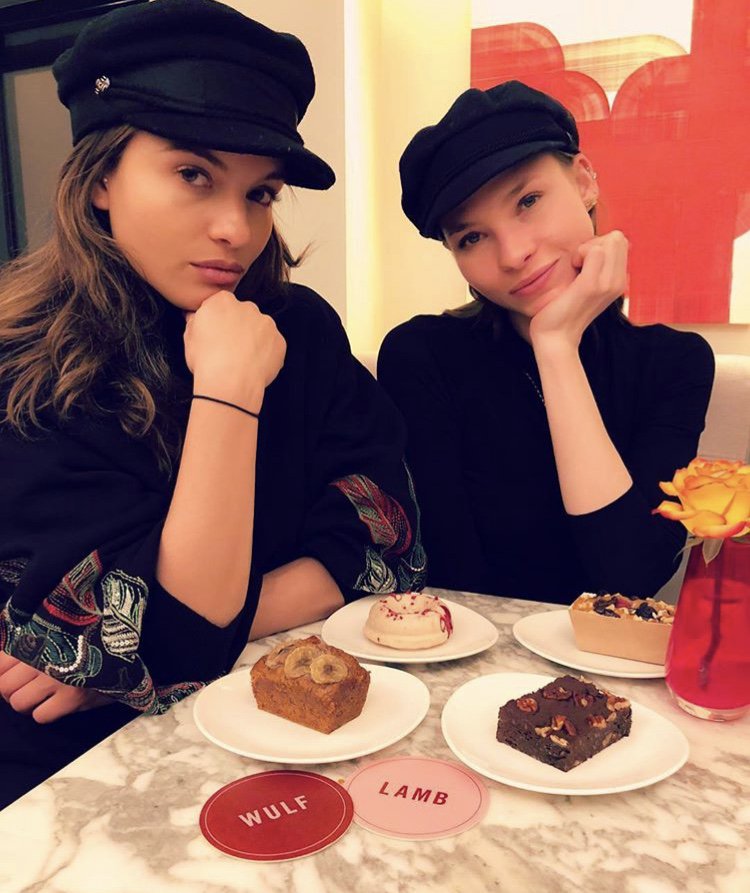 TALENTVILLAGE_'s tweet photo. #MVBabes #karlakuhlm #blueberrymonkey enjoying vegan treats at one of our favourite spots in London! Thanks so much #wulfandlamb for having us! 🌺 https://t.co/W6mbwWH0TE