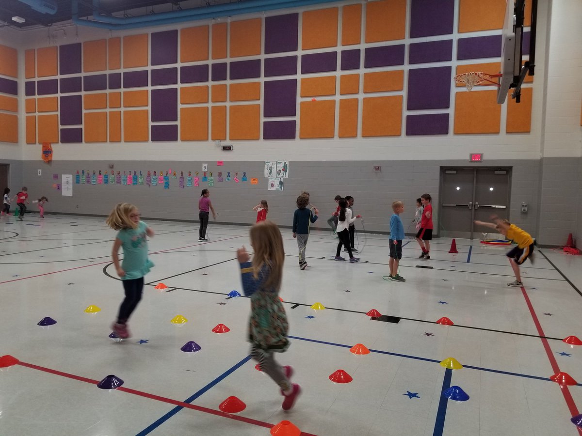 CoachJamesPE's tweet photo. #3rdGrade #HeartTag  #1stGradeStations #JumpRoping #Rhythms #VaughnPE #VaughnElementary #HealthyZoneSchoolInTraining https://t.co/i3lxyepInR
