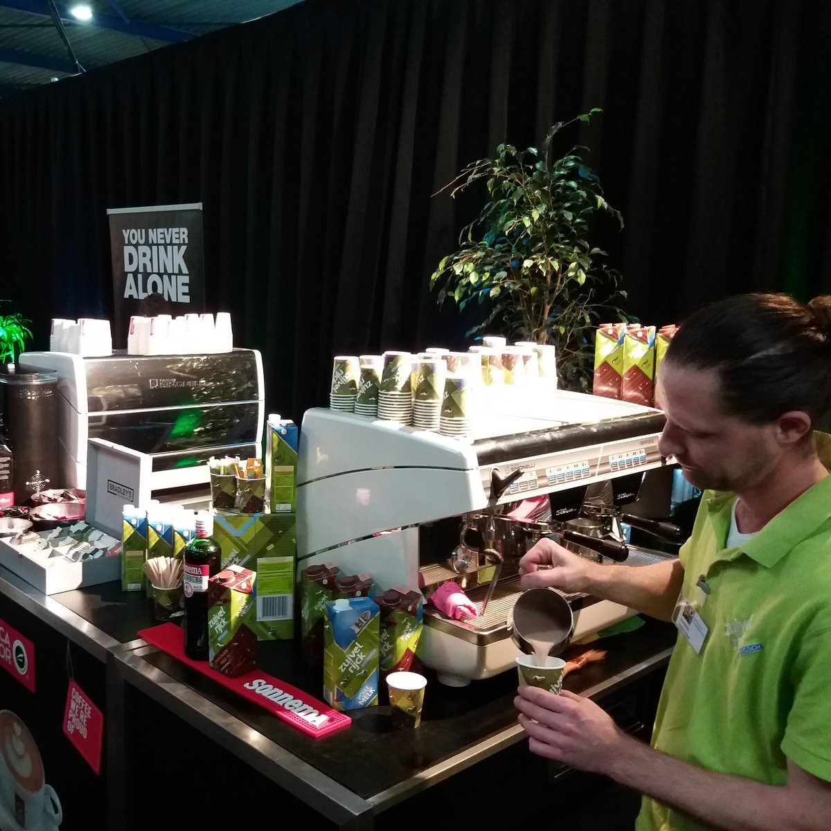 Leuke horecabeurs gedraaid bij <a href="/FOOXGroothandel/">FOOX</a> Franeker met veel cappuccino's en warme chocolademelk "Friesland style" met Sonnema berenburg.