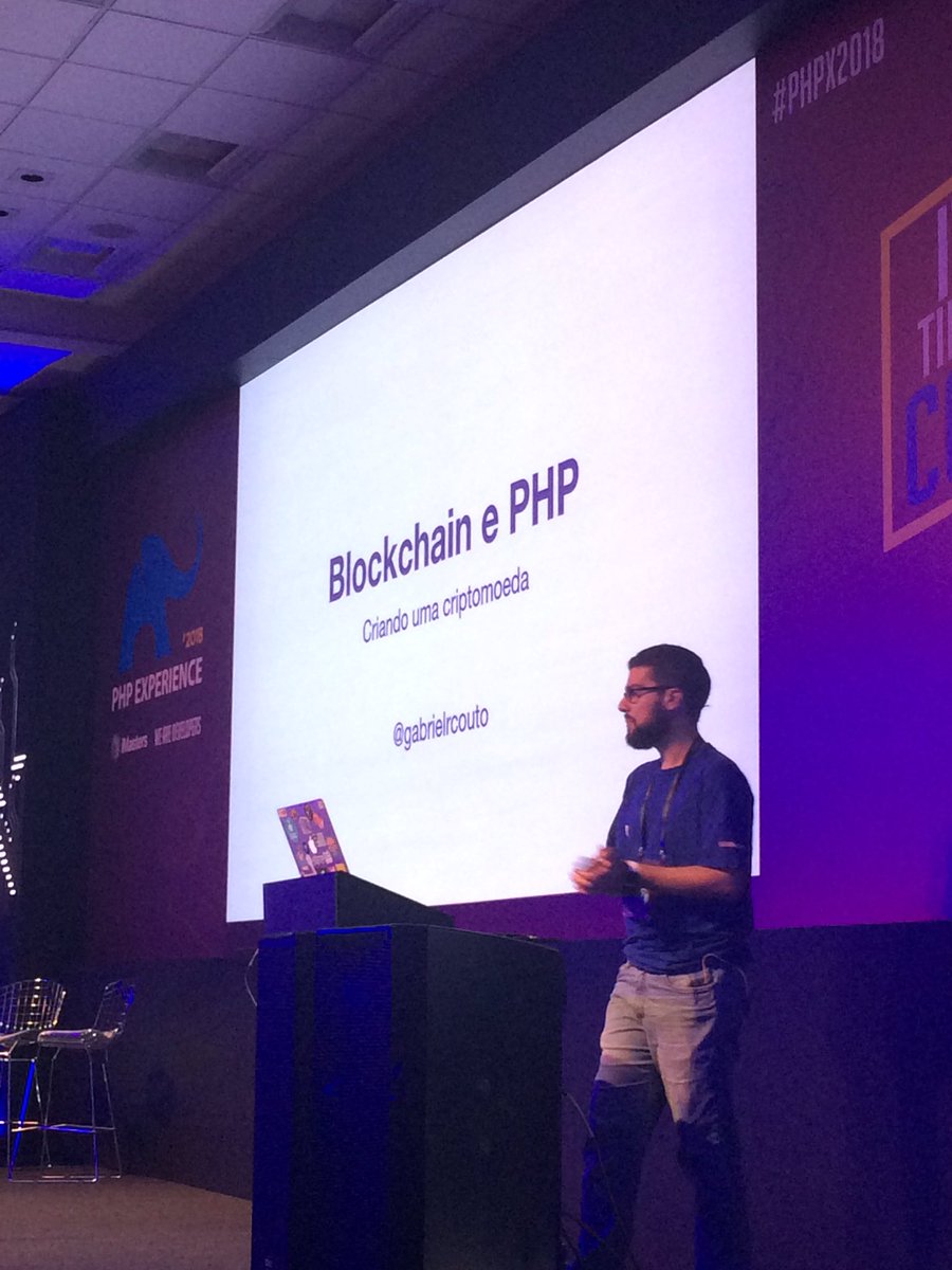phpspsantos's tweet image. Com a palavra @gabrielrcouto falando sobre criptomoedas #phpx2018