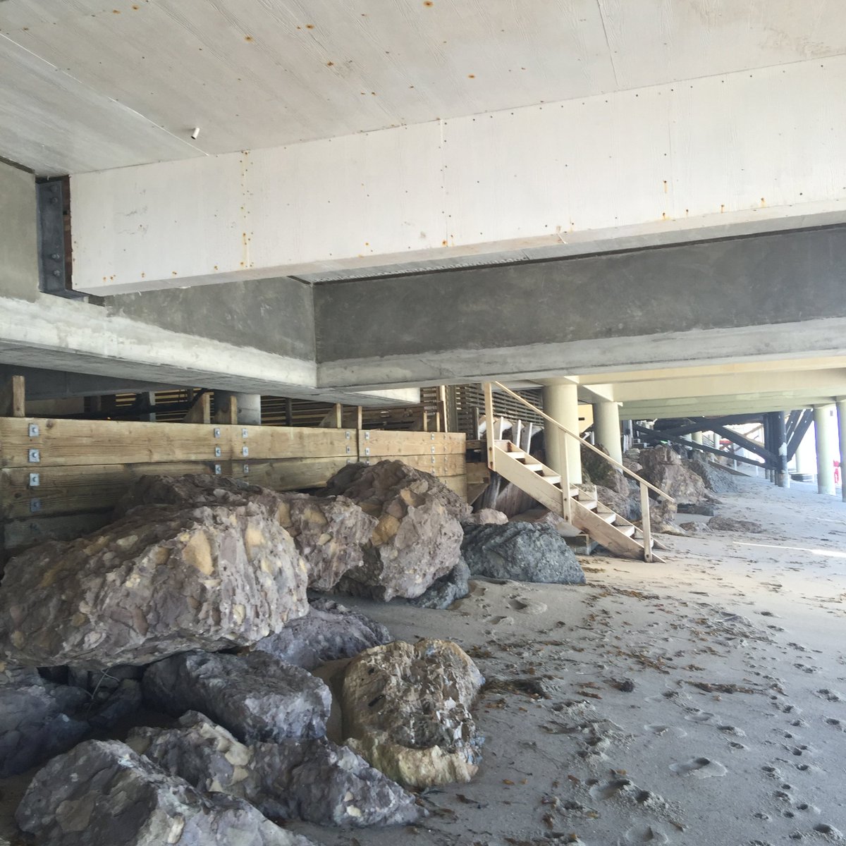 AlphaStructural's tweet image. This was a large spalling concrete job we did in Malibu, 2015. Due to the moisture on the coast , water found its way into the concrete and rusted the rebar. Alpha repaired the entire affected area, consisting of 120 linear feet of concrete foundation! #Spalling #Concrete #malibu