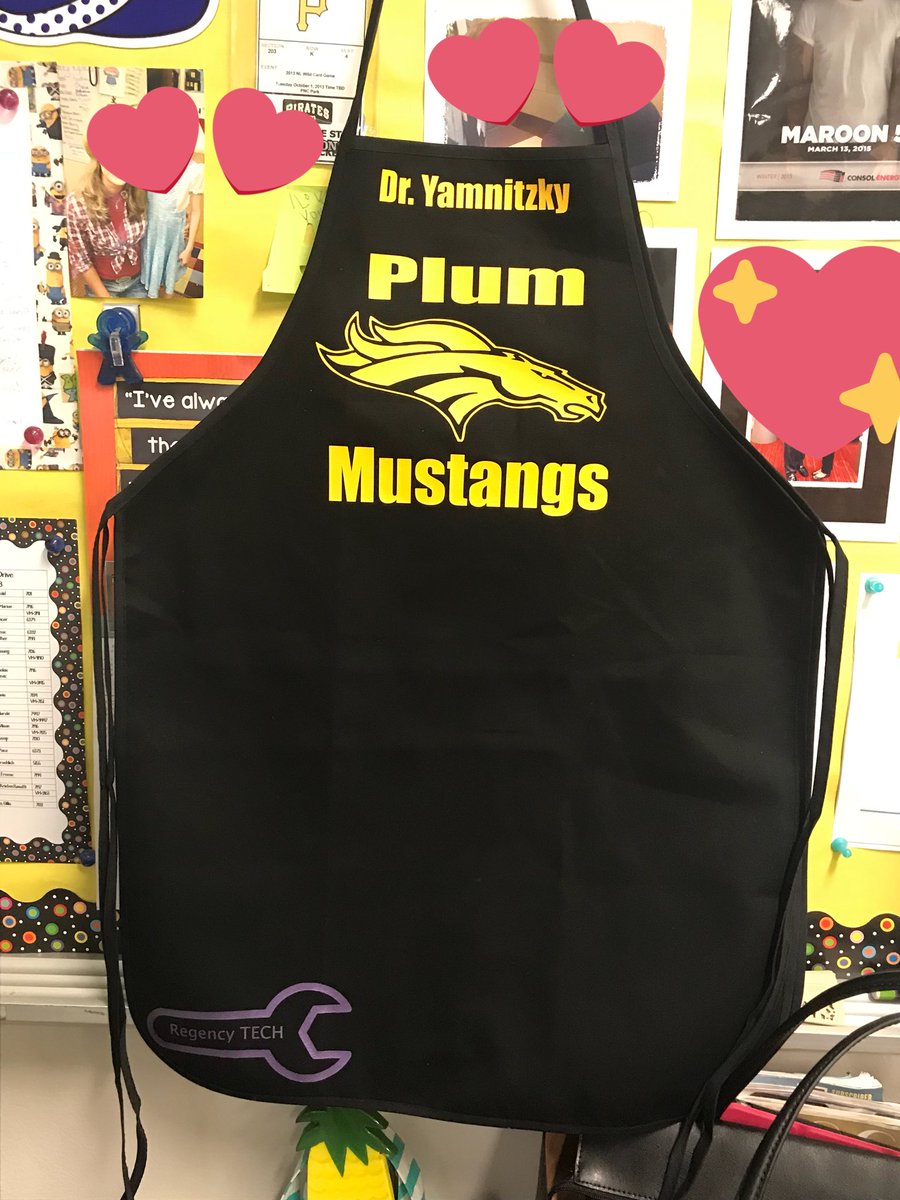 Regency_TECH's tweet photo. We made @DrYamnitzky an apron to help keep her suit clean during Smoothies with the Superintendent. #StudentMade #Entrepreneurship @mlfreese7 https://t.co/i8IDiykpS3