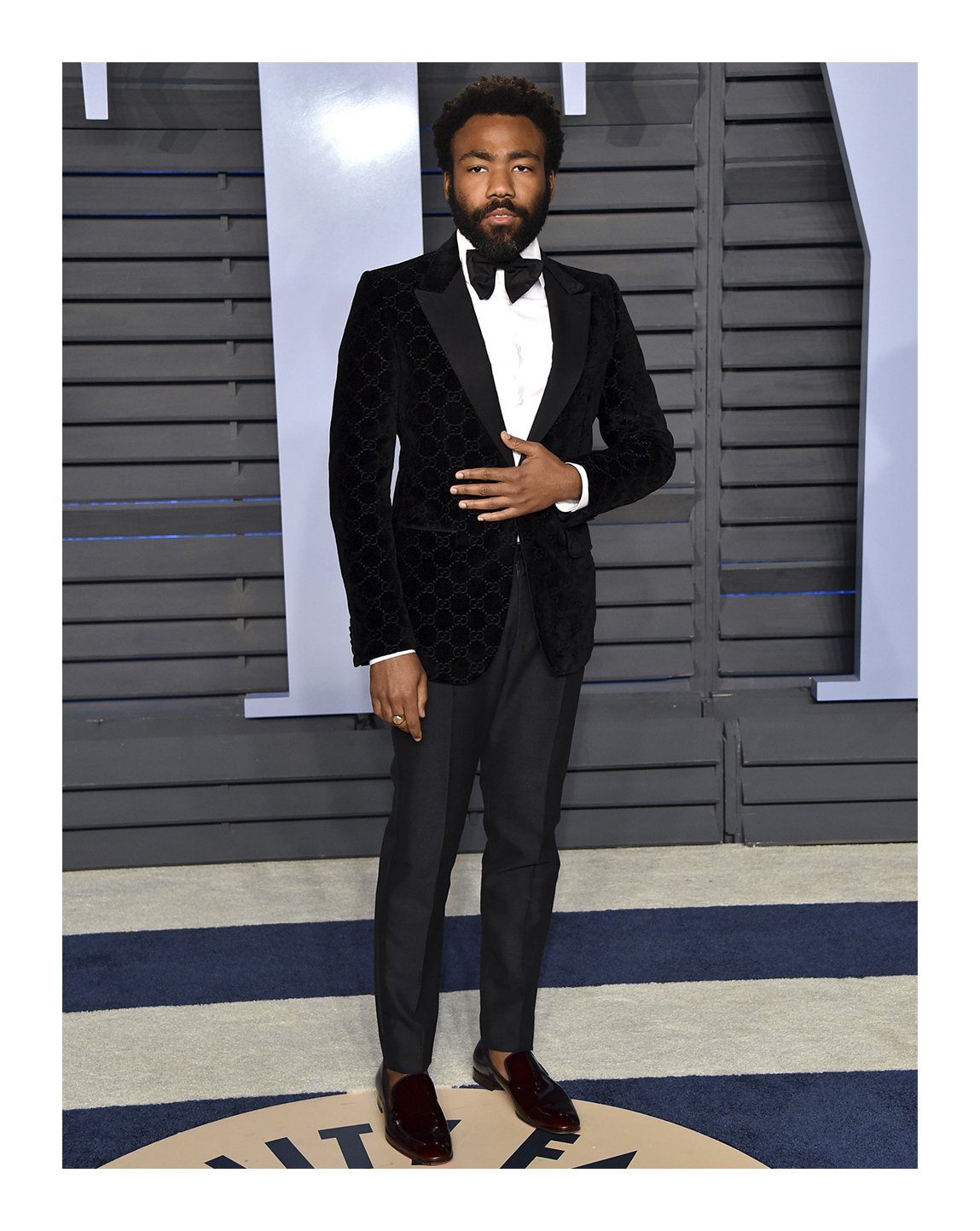 gucci 在Twitter 上：".@donaldglover wore a custom #Gucci GG velvet grosgrain New Marseille tuxedo jacket, tuxedo trousers with grosgrain trim side detail, pique evening shirt with grosgrain to the #VFOscars party. #