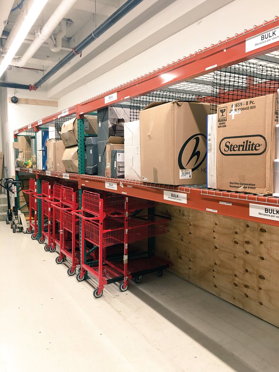 Herald Square’s Stockroom might be smaller than your Team Lead Office but my team doesn’t use that as an excuse to lose sight of brand and space management! 👏🏻 Bravo to all of my Logistics Leaders and Team!