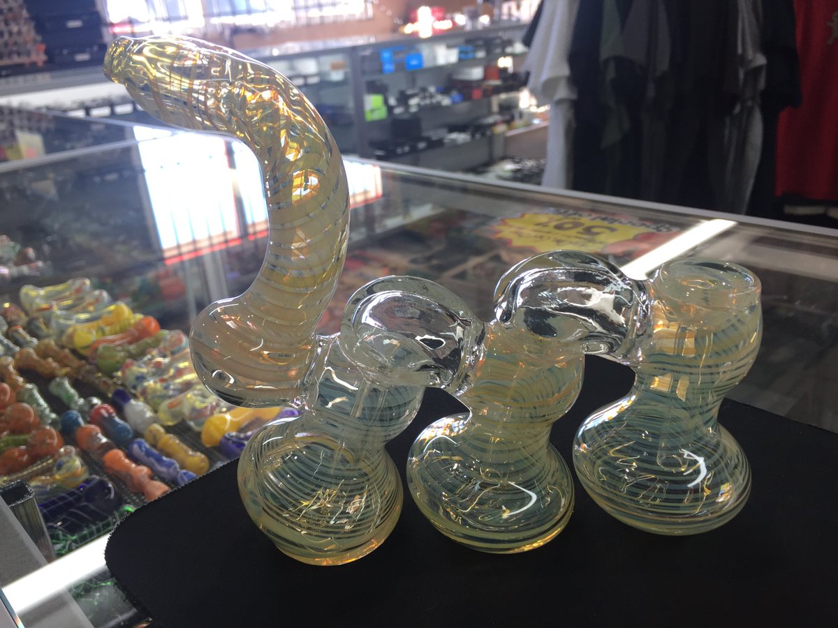 doobie_shop's tweet photo. Triple chamber camel bubbler under $80!
#triplechamber #bubbler #waterpipe #stoners #smokepot #weedsmokers #coloradostoners #cheapglass #chamberbubbler #colorado #brightoncolorado #doobiessmokeshop https://t.co/rmiscXbWdD