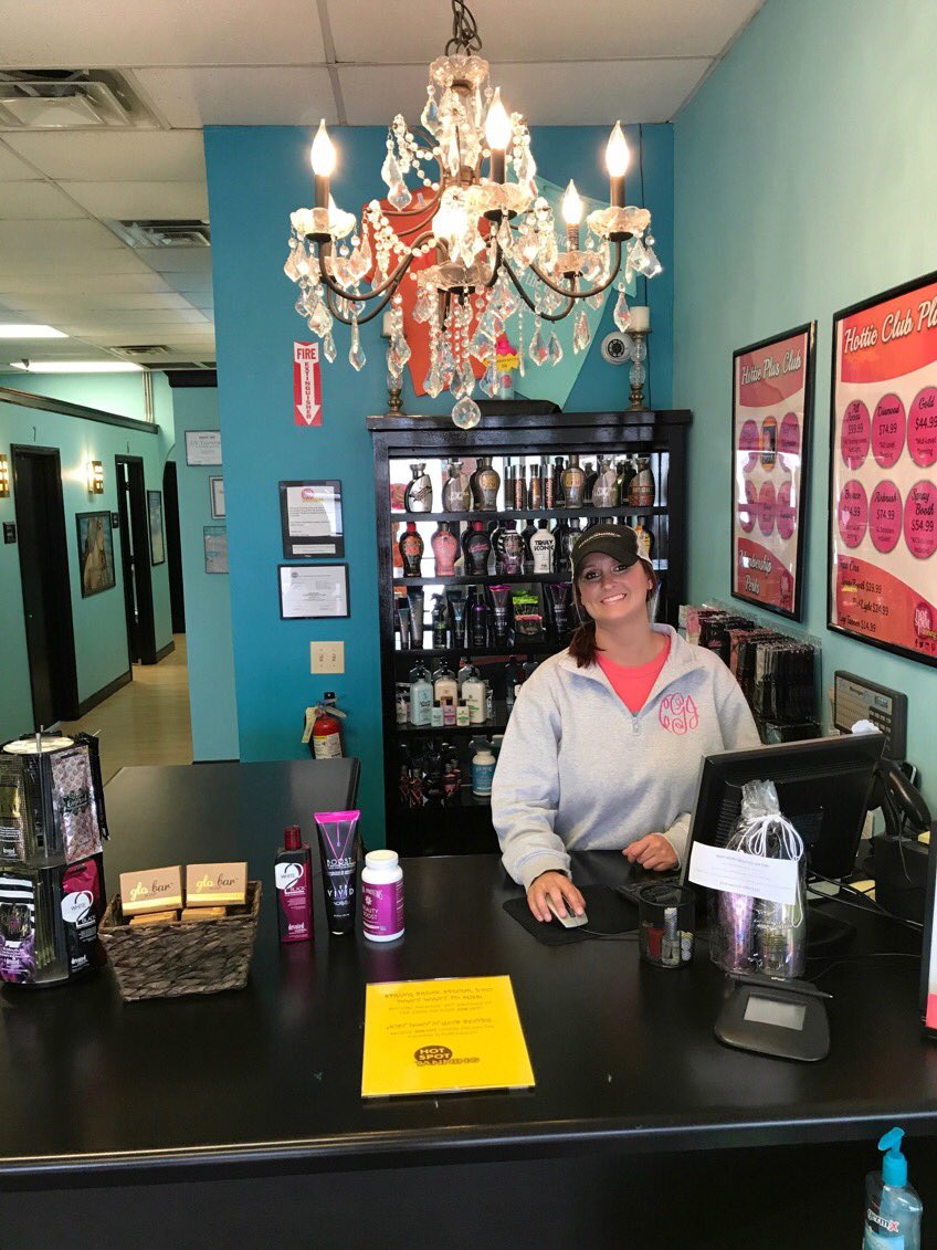 tanning_hotspot's tweet photo. This weeks' salon feature: 3040 S Church St, Murfreesboro, TN 37127.
Manager: Cass Grady✨Tanning options: Leg tanner, Standard, VIP, Standup, Premier, Double Shot, Baby Matrix and Custom Airbrush Spray! Check back this week for more details!
#hotspottanning #salonfeature https://t.co/PCqY6qHQqW
