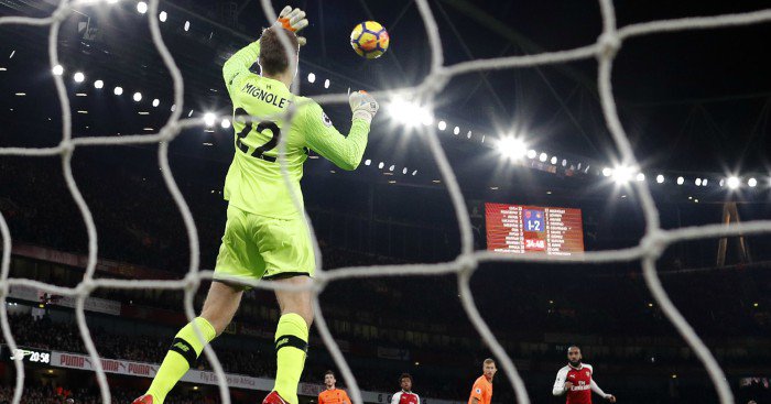 A big happy 30th birthday to Liverpool goalkeeper Simon Mignolet.
(Just don\t drop your cake, sir!) 