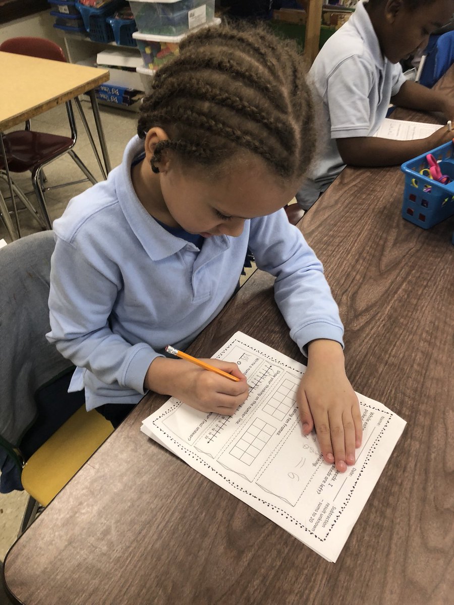 WashingtonSD89's tweet photo. Our first graders working on Math. #D89Community #WashingtonWildcats #Duallanguage #D89brightfuture #educationmatters #mathematics https://t.co/Z2V2xEsZw5