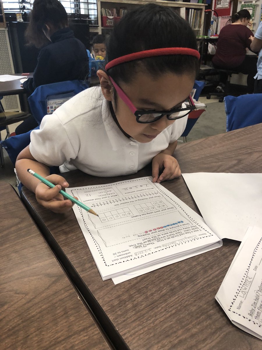 WashingtonSD89's tweet photo. Our first graders working on Math. #D89Community #WashingtonWildcats #Duallanguage #D89brightfuture #educationmatters #mathematics https://t.co/Z2V2xEsZw5