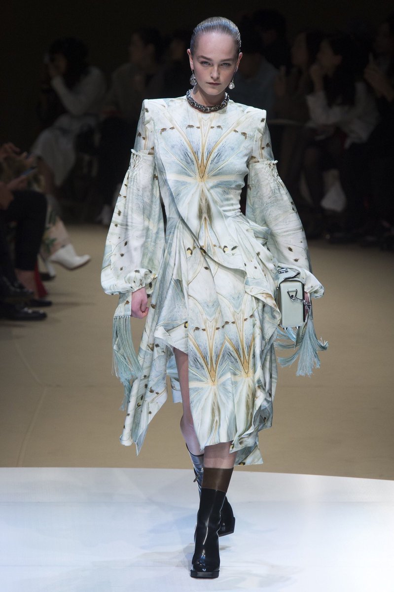 Edoardo_RC's tweet photo. Have you seen this amazing dress from #AlexanderMcQueen at #ParisFashionWeek ? The pattern is a mix of a flower and a butterfly, beautiful! #FashionWeek #fashion #fashiondesigner #fashionstyle https://t.co/rP1ryHcek6