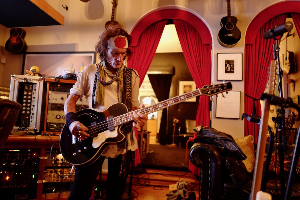 JoePerry's tweet photo. More shots from the studio by @RossHalfin https://t.co/FUGFS7pTWV