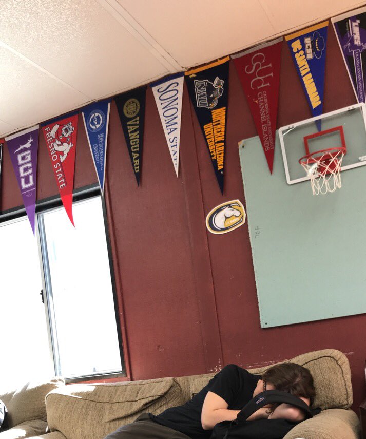 CSleepies's tweet photo. Oh Jp was so tired on this Monday https://t.co/gkTLkutUdG