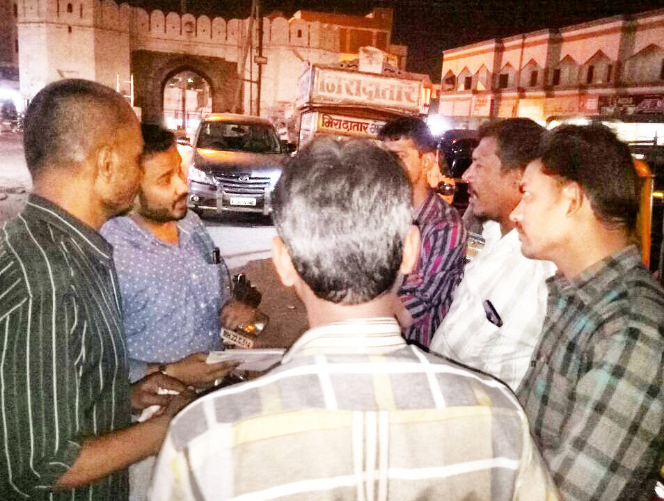 MdMdasrar79's tweet image. #SamanwayeSangharshSamiti Ko
#AIMIM_Aurangabad Ki Support Uske Bina par #Rozana Pani Milne Aur #WaterTex 4050 Se 1800 Karne Ke liye 2to5pm 6March2018 AMC Gate Ke Samne Ek Ahtijaji Dharna Andolan Rakha Gaya uske liye Logo se Mulakhat ki Aur Shirkat ki Appel ki