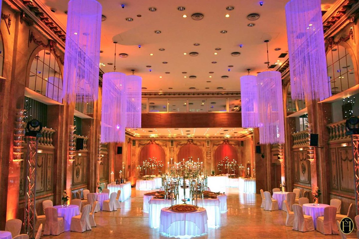 Gala_Istec's tweet photo. Cette année le Gala se déroulera aux Salons Hoches.
Êtes-vous prêts pour une aventure hors-norme à l’Epoque du Magnifique?
#galaistec2018 #staytuned #savethedate #16mars2018 https://t.co/od8W5sBxLW