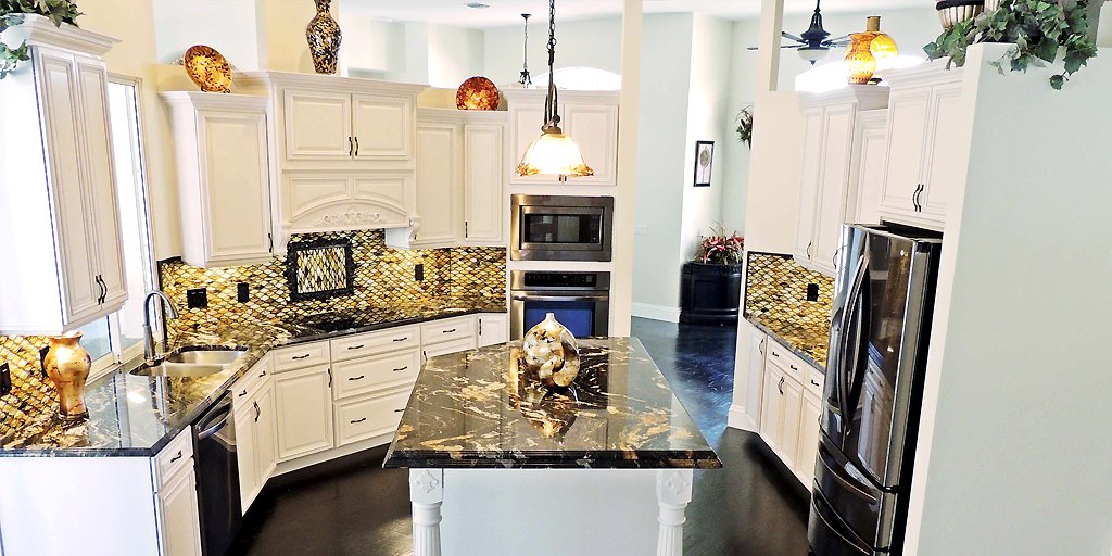 cabinetsdotcom's tweet photo. Never underestimate the power of a backsplash! We love this unique design paired with our White Chocolate Glaze cabinets. https://t.co/mcz5UX96ks