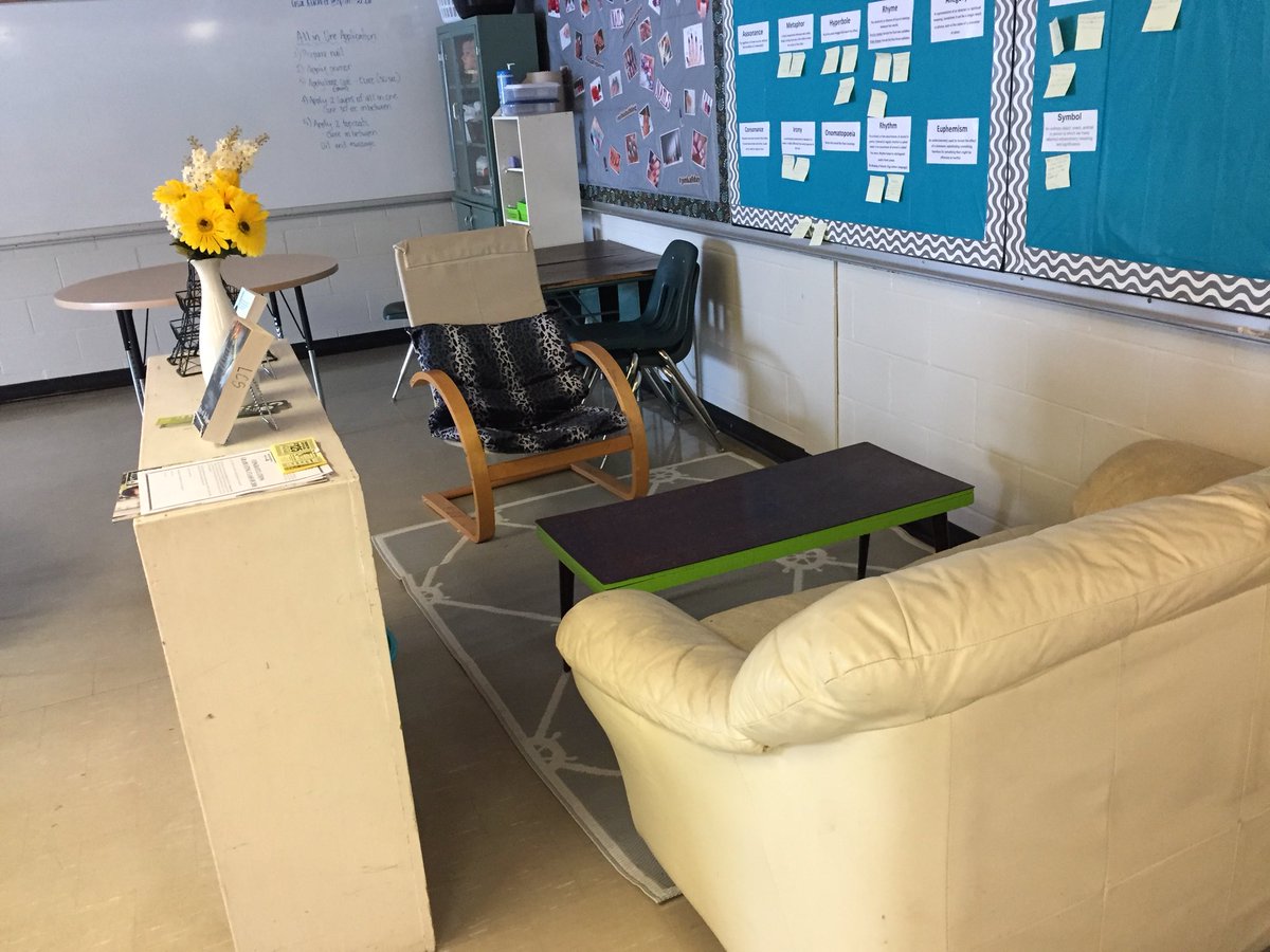 stacie_77's tweet image. Alternate seating for literacy! How warm and welcoming #mpscpssd #howdoweknow @LisaKuchler