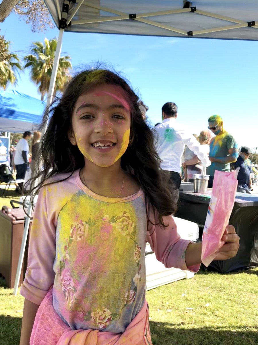 theECOlifestyle's tweet photo. RT @MunjalSana: So this weekend we celebrated !!! The festival of colors!! What a way to welcome spring with colors 🌟🌟 happy Holi to everyone 😀
#happyholi #holionthebeach #festivalofcolors #holi #aidla #welcomespring #byebyewinter #funtimes #youngsin… https://t.co/hqr3JaBzGA