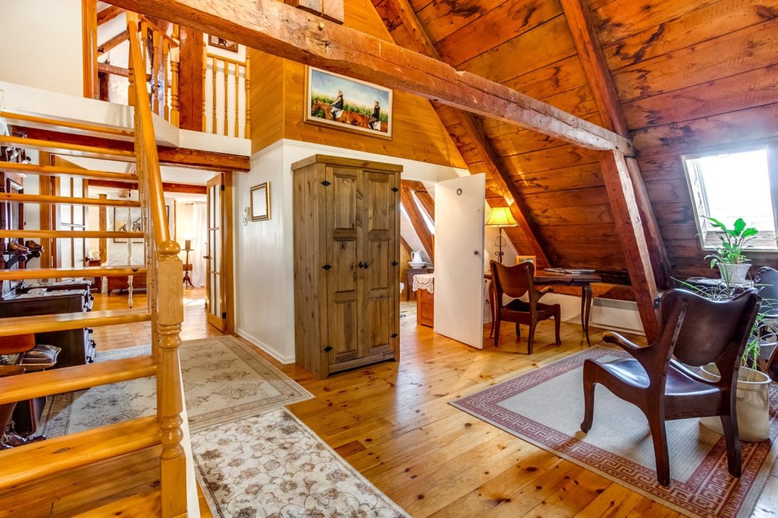 aspaces_'s tweet photo. Come discover Marie De Verchère’s house, a cozy place where you can find a magnificent centennial residence with its wooden furniture and its spacious outdoor. A great and memorable place for all your events !
#aspaces #uniquespaces #montreal #canada #videoshoot #verchere https://t.co/eq8oMx8HbB