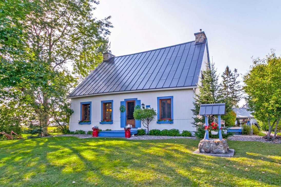 aspaces_'s tweet photo. Come discover Marie De Verchère’s house, a cozy place where you can find a magnificent centennial residence with its wooden furniture and its spacious outdoor. A great and memorable place for all your events !
#aspaces #uniquespaces #montreal #canada #videoshoot #verchere https://t.co/eq8oMx8HbB