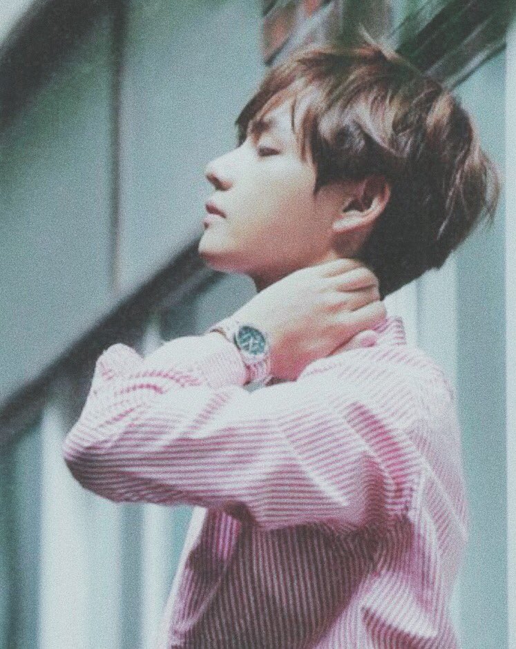 hallyuhavenph's tweet photo. ✨ #handpickedhallyu l a u n c h i n g  s o o n✨

🌻kpop fashion-inspired vintage finds for cheap
🌻keywords: neutrals, basics, button-downs, stripes, oversized
🌻inspired by #BTS #BTSARMY #JUNGKOOK #TAEHYUNG #전정국 #김태형 https://t.co/6U2p8ledTu