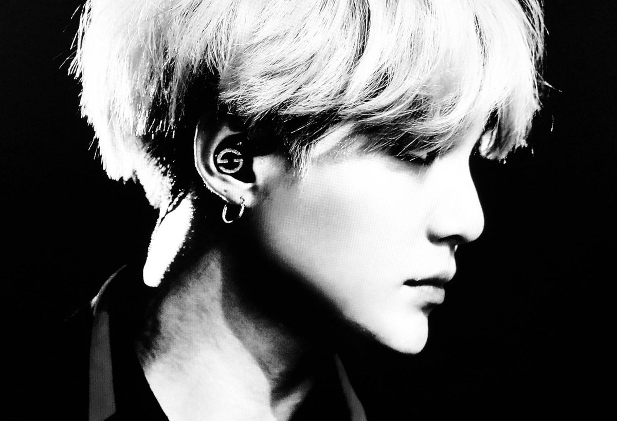 Thrida97's tweet photo. "You never leave me, even in the darkest day~"

#ARMYSelcaDay #슈가 #Suga https://t.co/y1Tg7f1YXL