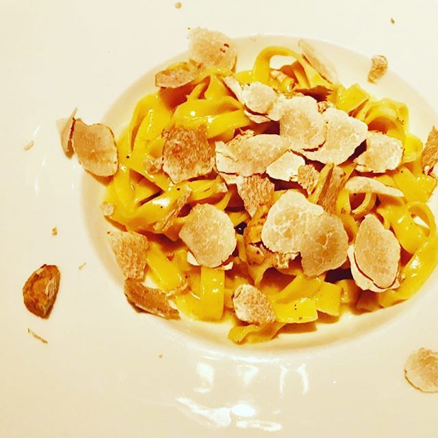 thedinnaladies's tweet photo. Congratulations on making it through an #impastable Monday. Life is tough, always add truffles
#truffles #whitetruffle #pasta #linguini #mamamarias #northend #italian #eeats #thedinnaladies #trufflebutter https://t.co/HCXYtkf8X9 https://t.co/RoN7KLU9NO