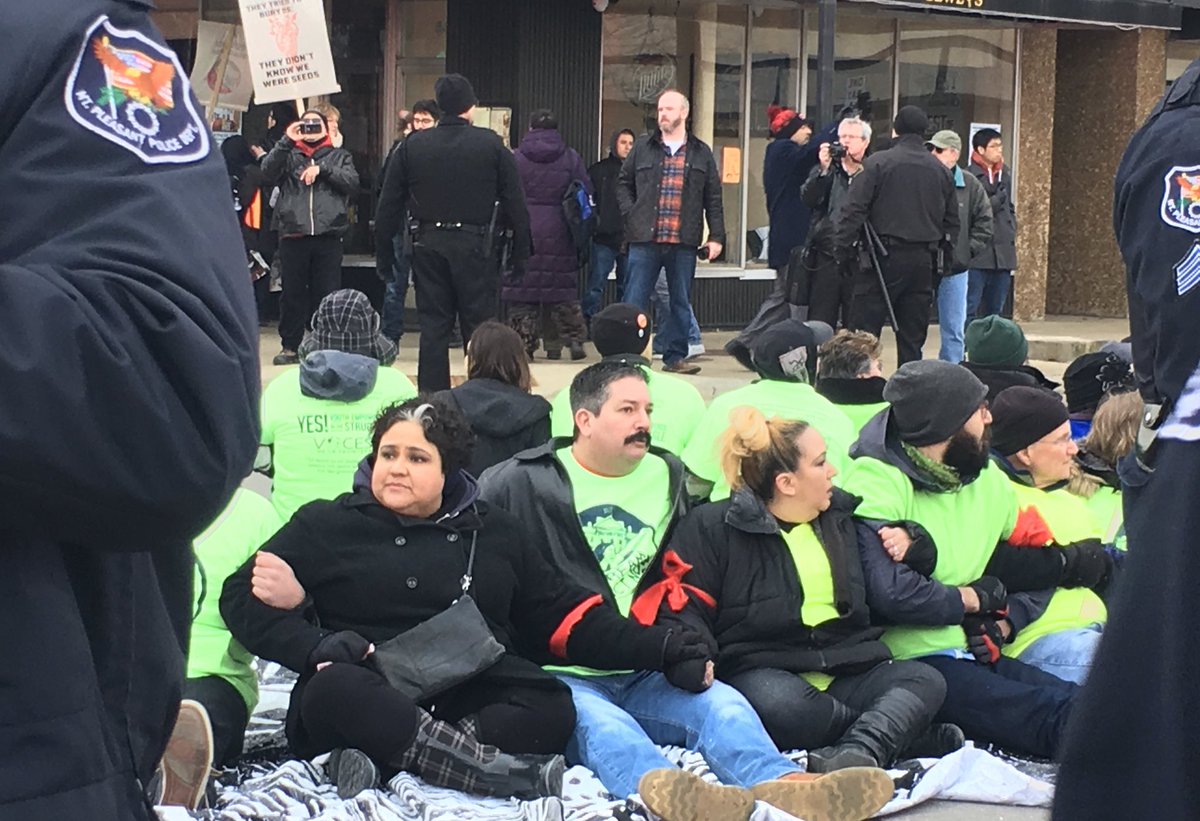 repjocasta's tweet photo. .@IronStache, community leaders, and I are in front of @SpeakerRyan’s office right now to demand a #CleanDreamAct. #HereToStay #HereToFight https://t.co/A46jlX1bSt