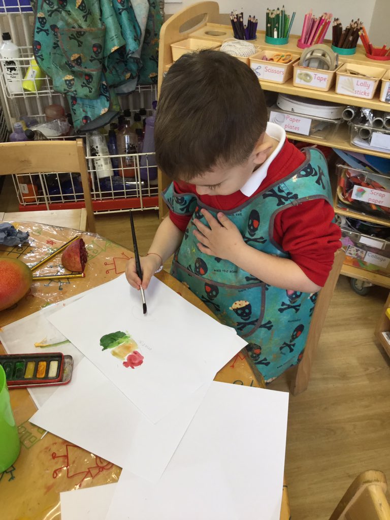 greenfieldseyfs's tweet image. Real fruit drawing and painting.... #healthyeating #descriptivelanguage #art #drawing @Artsmarkaward @greenfieldsps 🍍 🍊