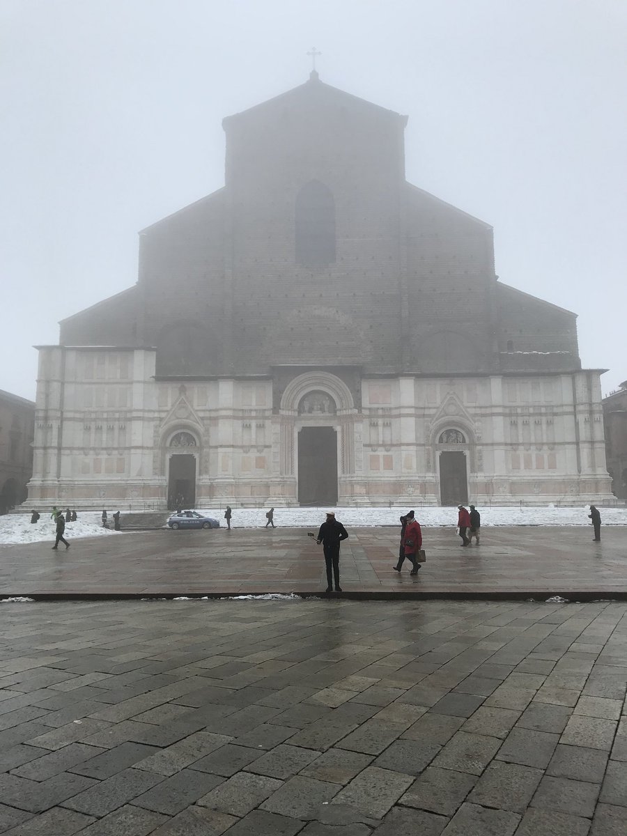 isbzu's tweet photo. #neve #nebbia e poi...? https://t.co/Z1QDWsYFLc
