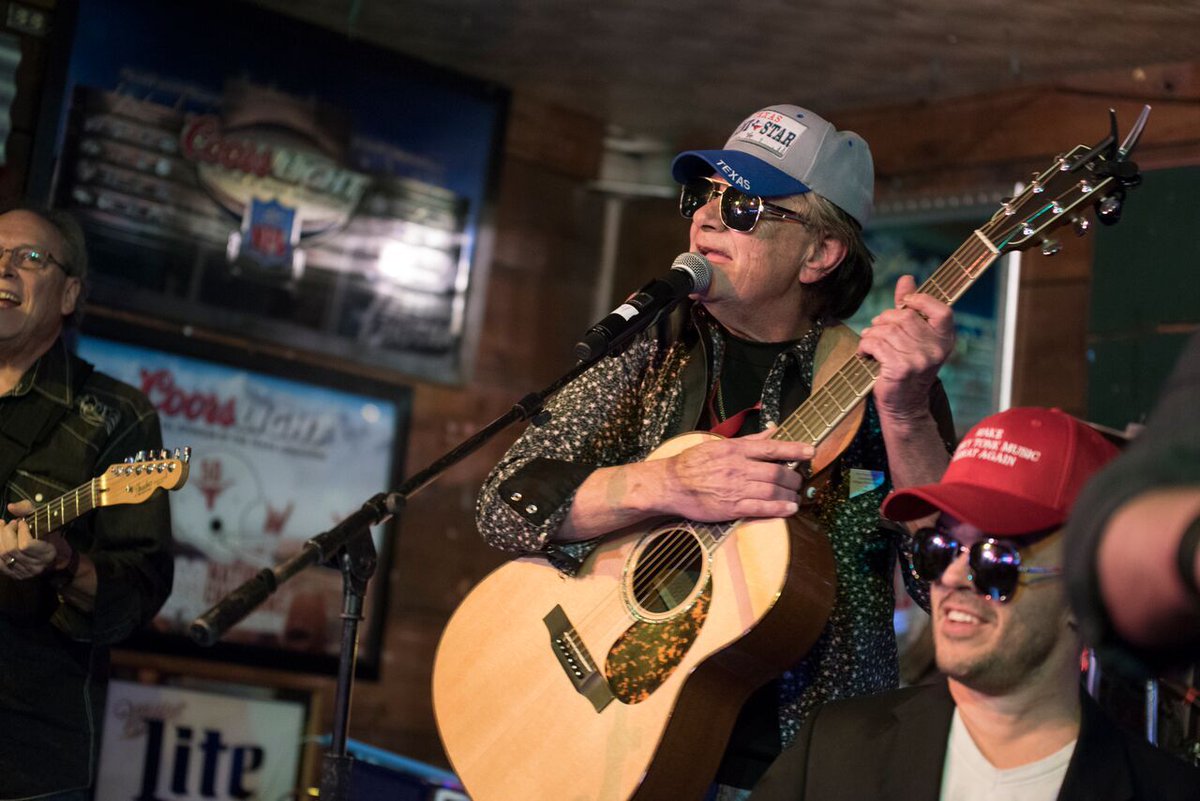 bubbashonkytonk's tweet photo. Had way too much fun last week hosting and playing at the New Faces Show at J. Gilligan's last week! I have some another exciting show coming up... Stay tuned #HonkyTonkers !
#BubbaT #BubbasHonkyTonk #HonkyTonk #CountryMusic #TexasCountry #CountryArtist #NewFacesShow https://t.co/TqFgl0Ik94