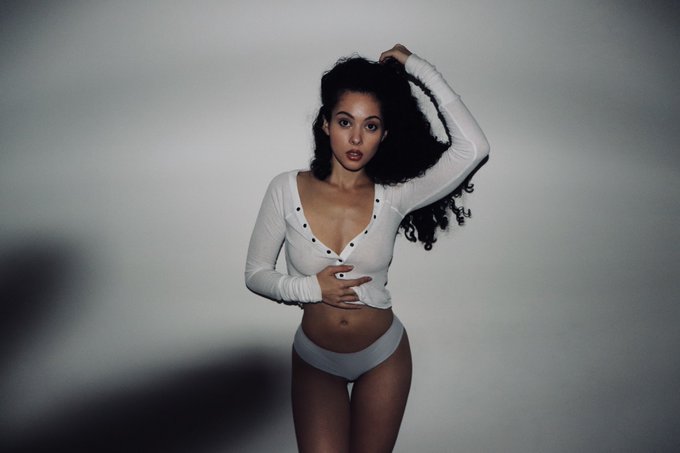 My friend @chloefarnworth took this photo 45 minutes ago 😆 Thank youu! 💗 https://t.co/fRyvyADBks<a class="tags" target="_blank" title="On Twitter" href="/?out=eyJ0eXAiOiJKV1QiLCJhbGciOiJIUzUxMiJ9.eyJpYXQiOjE3MjIxMDA4MzgsImlzcyI6InR3cG9ybnN0YXJzLmNvbSIsIm5iZiI6MTcyMjEwMDgzOCwiZXhwIjoxNzUzNjM2ODM4LCJyZWRpcmVjdF91cmwiOiJodHRwczovL3R3aXR0ZXIuY29tL2NobG9lZmFybndvcnRoIn0.w1VkIteru1M-t4ew1s7XNx4RpG8VcGwcZbHb8NbMD4nfklHcq9RUvKpTcmz59Vgdpcn_hwROWFg6MZJyFqI3PA">@chloefarnworth</a>
