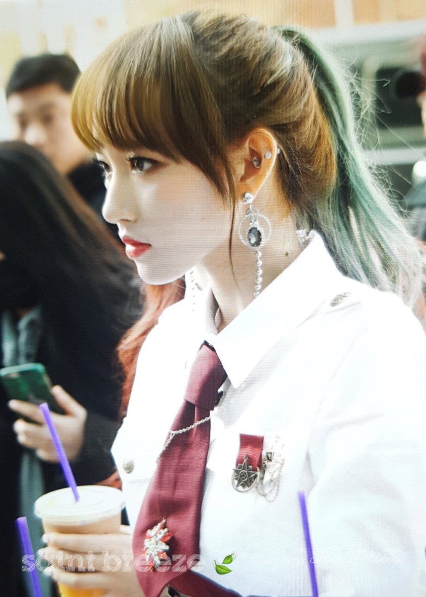 saintbreeze_kr's tweet photo. 180306 #우주소녀 #성소 #Chengxiao #또끼 
오늘 처음으로 그린티라떼에 도전해 보겠습니다
@chengxiao_0715 @WJSN_Cosmic https://t.co/D1wJiLeCqF