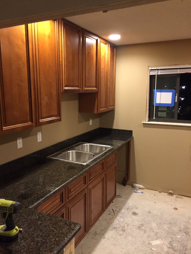 CabinetKenner's tweet photo. #MetairieLA #Kitchen #Cabinets #Granite #Countertops #BarTop #TopMountSink #AptComplex https://t.co/d6OVMmsi00