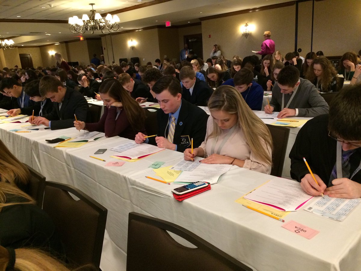 ocondeca's tweet photo. Successful first day at State! #WIDECADSCDC @WI_DECA https://t.co/n4cEkyNhe2