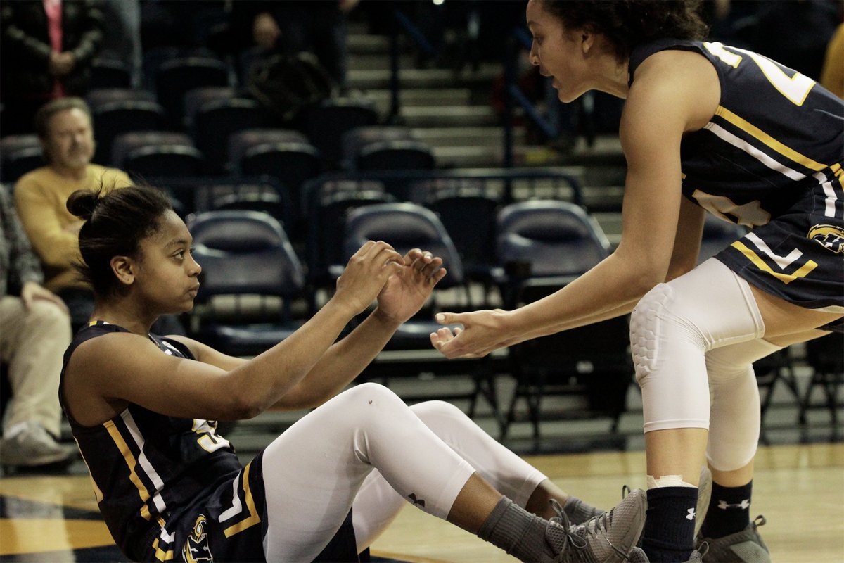 HellaPalattella's tweet photo. Photos from @KentStateWbb's epic come from behind win over Toledo. Shot for @kentwired. Flashes were down by 17 at one point, came back to win in overtime. https://t.co/ACc1SliLcw